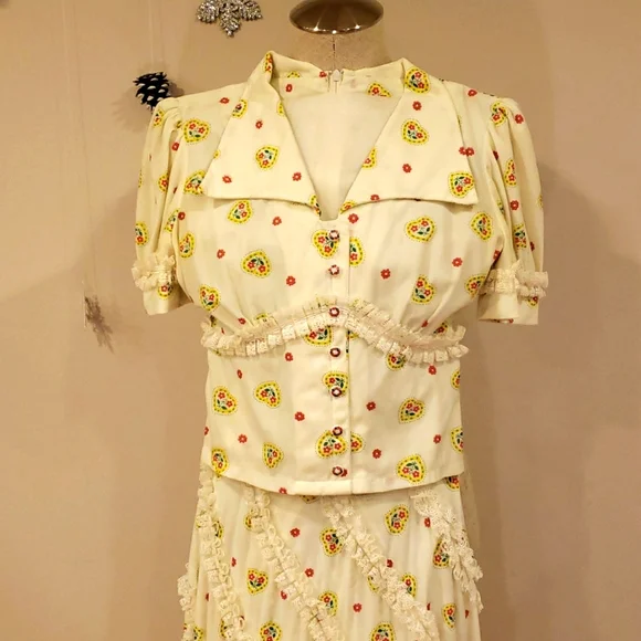 Vintage 70s Handmade Lace Trim Sweetheart Top & Swirl Skirt - Picture 4 of 10